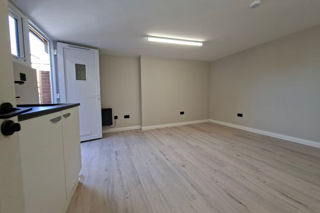 112, Montagu Road, London photo 2