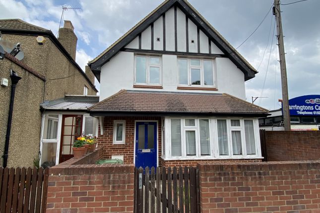 Detached house to rent in London Road, Shenley