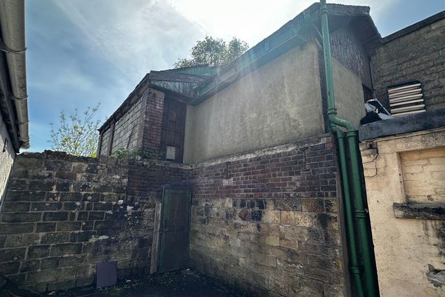 Commercial Workshop, Hallwell Street, Burnley photo 3