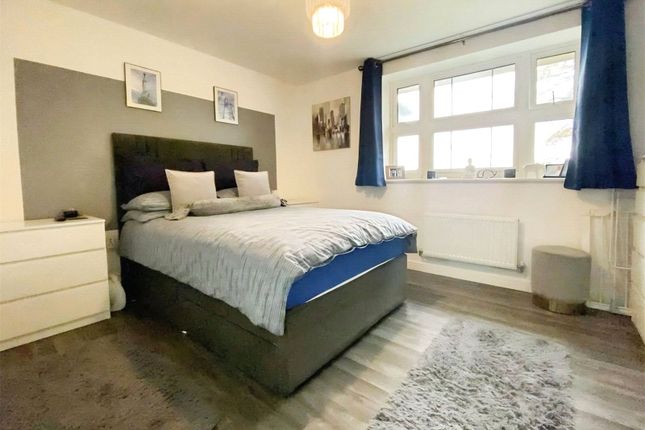 SNG RESALE SO -Flat 8, Fisher Court, 98, Oak Avenue, Berkshire photo 3