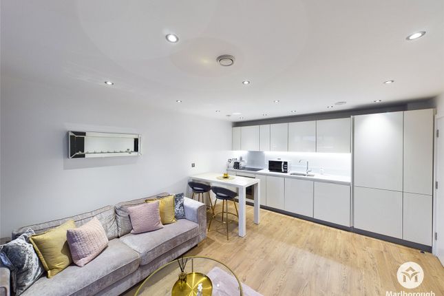 2-bed house on 12, Landmark House, Loughton, £1,750/mo