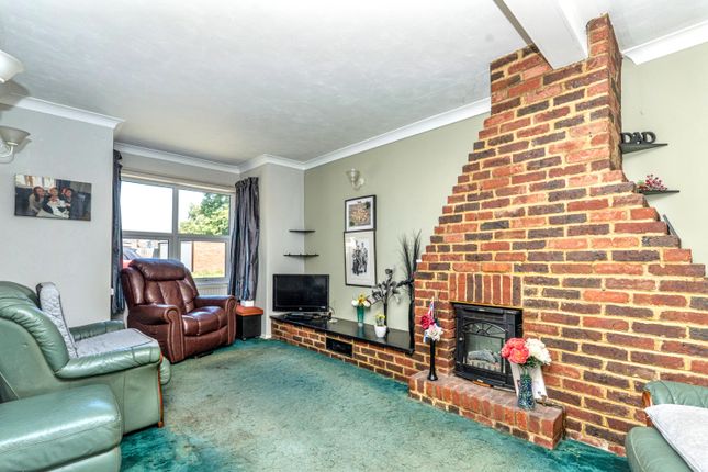 7, Station Road East, Ash Vale photo 4