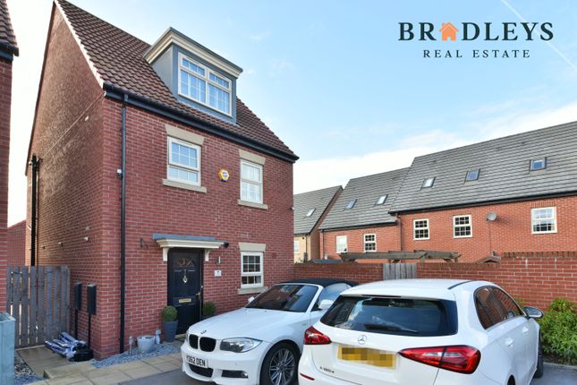 Thumbnail Detached house for sale in Thornlow Close, Featherstone
