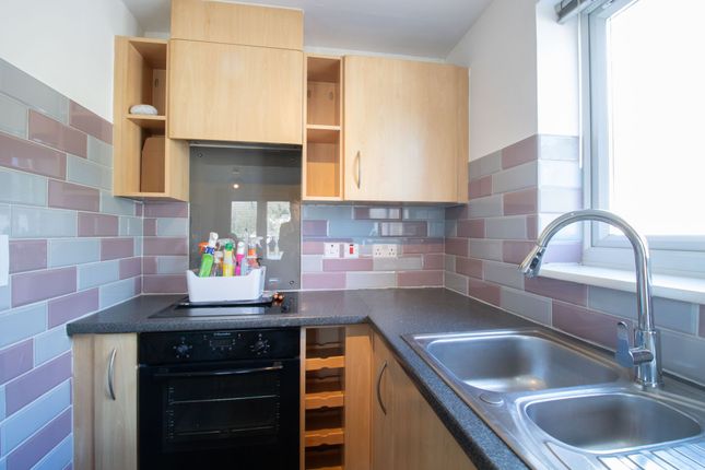 Flat D, 17 Hall Street, Blackwood photo 4