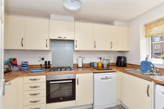 Standen Grove, Sittingbourne photo 3