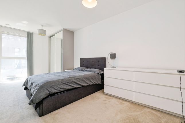 Flat 40 Chamberlain Court, 11, Ironworks Way, London photo 4
