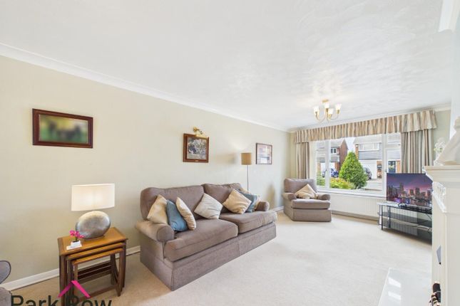 13, Long Meadow Court, Leeds photo 3