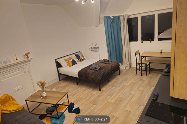 Studio flat on Flat, Hunter Street, Chester, £785/mo