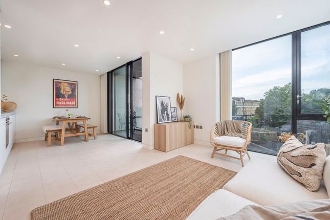 Flat to rent in Latitude House, Oval Road, Regents Park, London