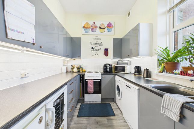 3, Oak Court, Devon photo 2