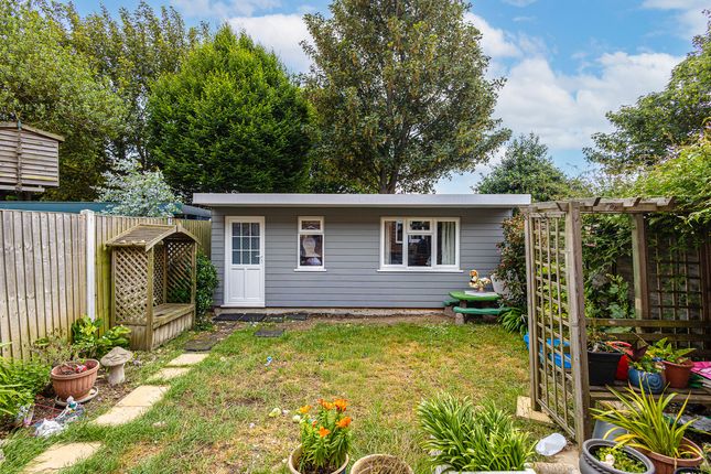 5, Lovell Rise, Leigh-on-sea photo 4