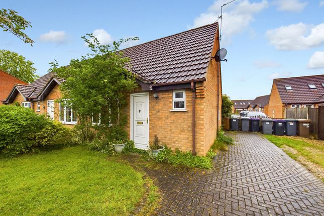 Thumbnail Terraced bungalow for sale in Holmes Field, Bassingham, Lincoln