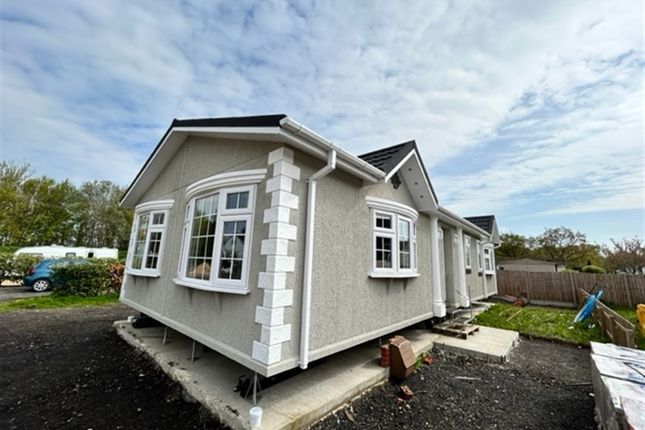 2-bed caravan on Maidstone Road Paddock Wood, Tonbridge, £249,000
