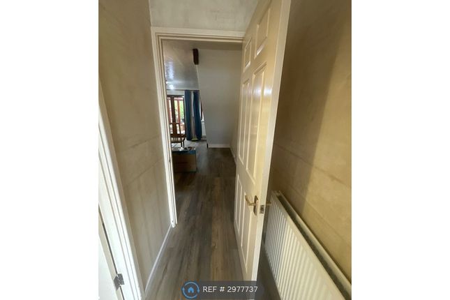 Holden Close, Dagenham photo 5