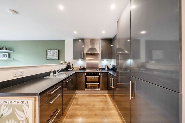 Flat 12, 34 Queensland Road, London photo 2