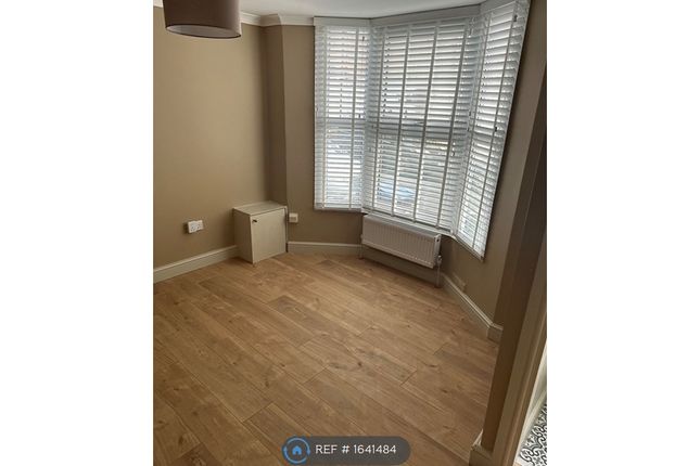 2-bed terraced on Clarendon Place, Dover, £1,100/mo