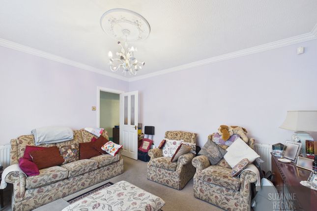 9 Welgarth Avenue, Coventry photo 3