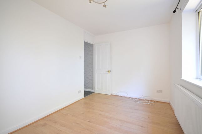 Thumbnail Town house to rent in Old Well Walk, Sale