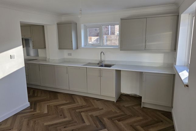 76, Windsor Village, Port Talbot photo 4