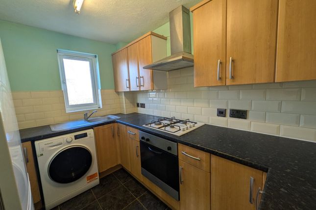 8 Ladbroke Court, Ladbroke Road, Redhill photo 3