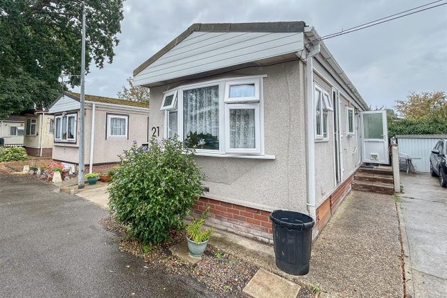 1-bed caravan on 21, Woodlands, Sacketts Grove, Jaywick Lane, Clacton-On-Sea, £65,000