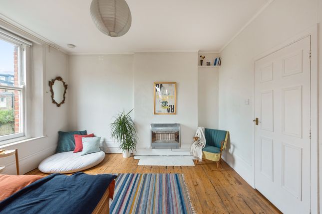 Flat 3, 54, Pemberton Road, London photo 3