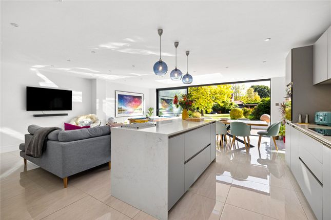 Finchampstead Road, Berkshire photo 4