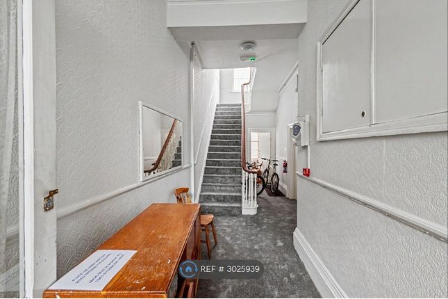 Flat, Ramshill Road, Scarborough photo 2