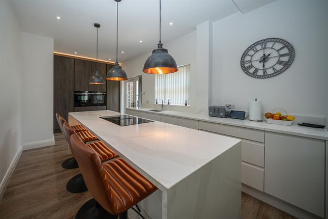 Oak Cottage, High Road, Leavesden photo 4