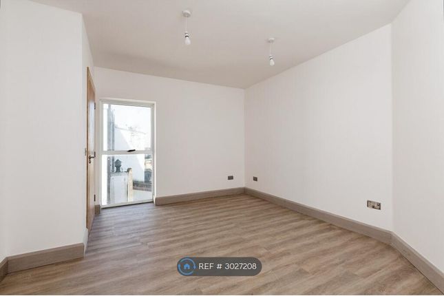 Flat   High Street Northfleet Gravesend, Northfleet, Dartford - Kent photo 3