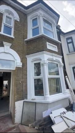 Town house to rent in Upton Park Road, London
