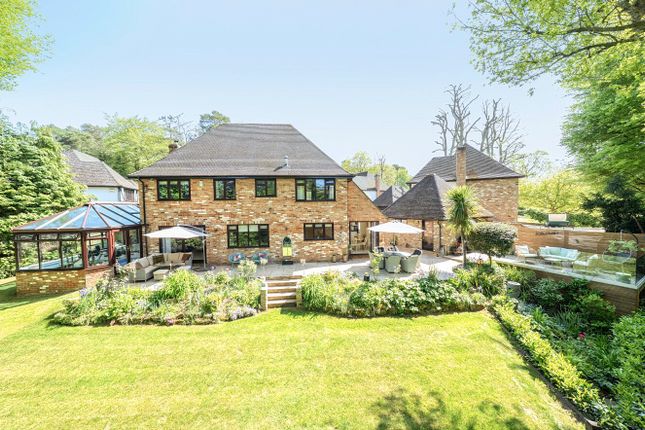 12, Prior Croft Close, Surrey photo 2