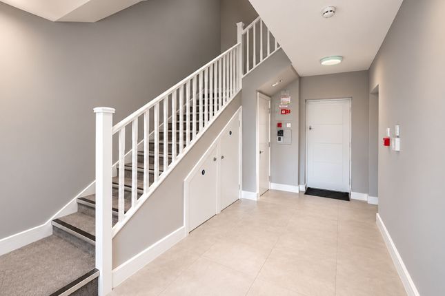Flat 3, Corina House 2A Grovelands Road, Purley photo 2