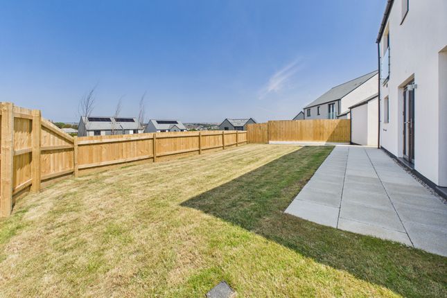 10, Upton Green, Bude photo 2
