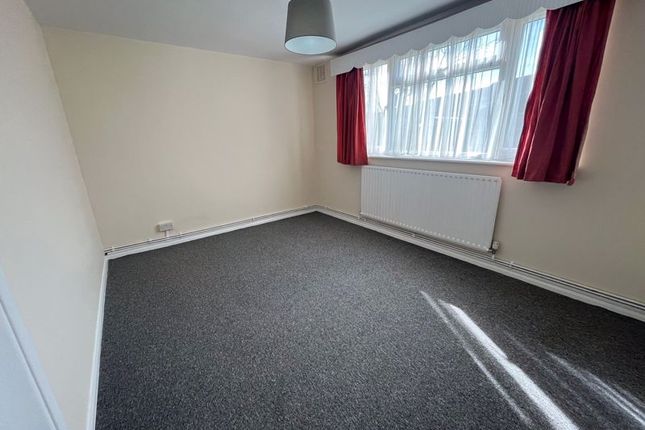 Flat for sale in Compton Crescent, Northolt