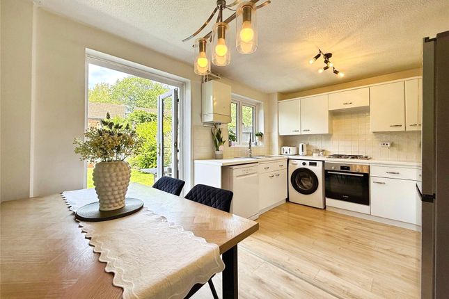 16, Thorne Close, Berkshire photo 3