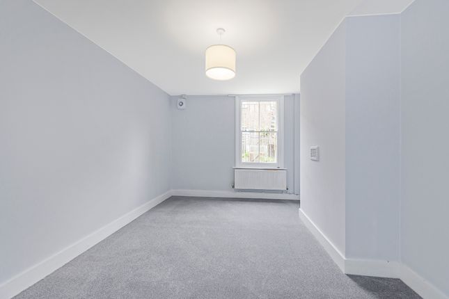 Thumbnail Flat to rent in Chatsworth Road, London