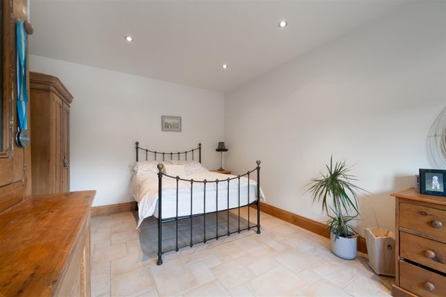 Bedroom1.Jpg