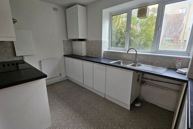 7, Sandford Close, London photo 2