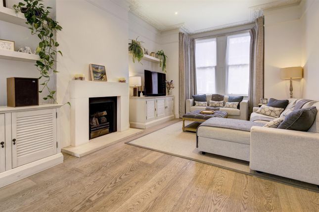 D303 3 Hilltop Rd Rec1.Jpg