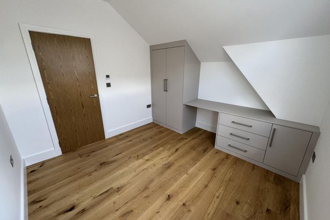 Flat H, 6, Cumberland Park, London photo 5