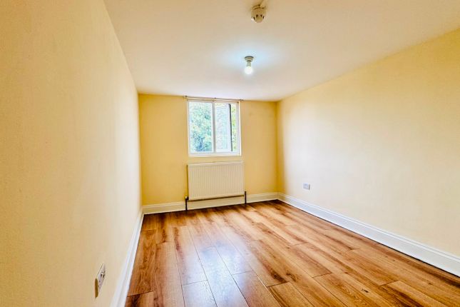 46, Marlborough Road, London photo 3