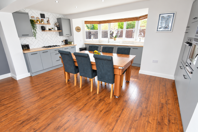 4, Birchwood, Droylsden photo 4
