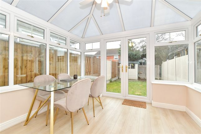 Warwick Place Langdon Hills, Basildon photo 3