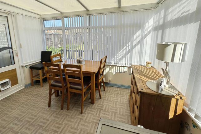 33, Dixon Drive, Lowestoft photo 4