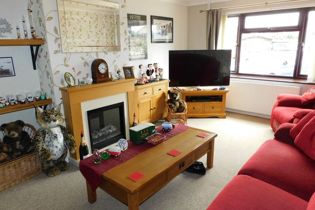 16 St. William Court, Holbeach photo 2