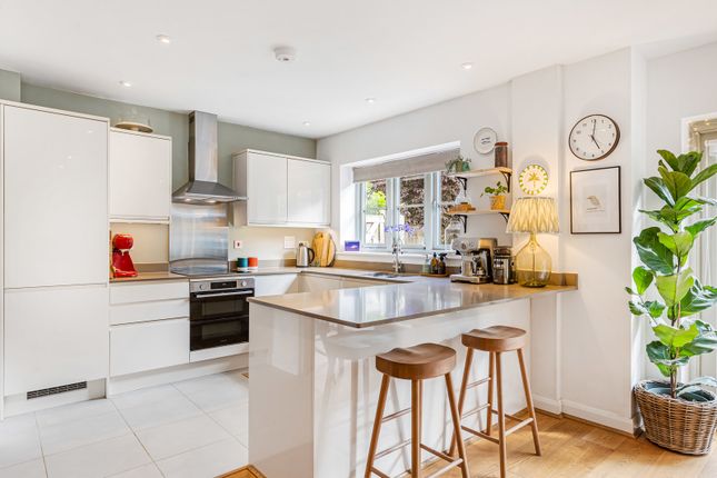 8, Chequers, Northleach photo 4