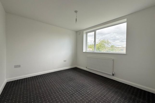 27, Churchill Avenue Maltby, Rotherham photo 4