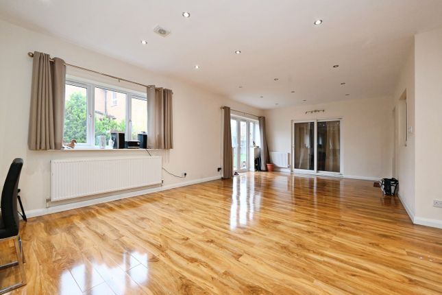 2, Stilton Close, Reading photo 3