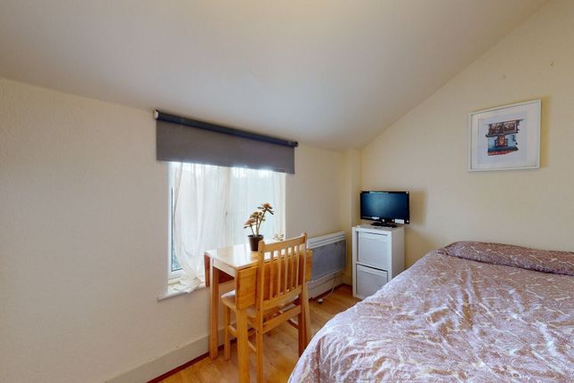 Room to rent in St. Pauls Avenue, London